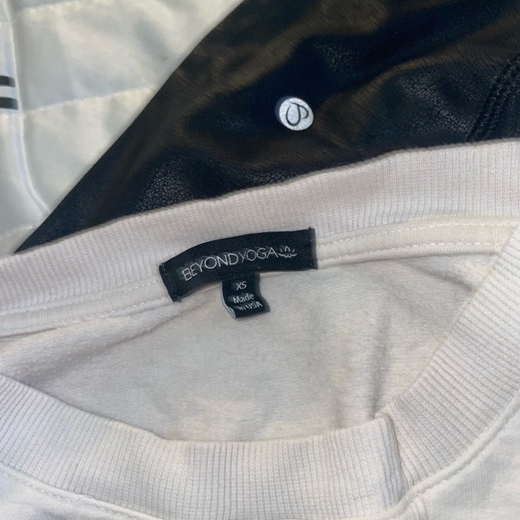 🧘🏻‍♀️Beyond Yoga bundle🧘🏻‍♀️ - Picture 2 of 3